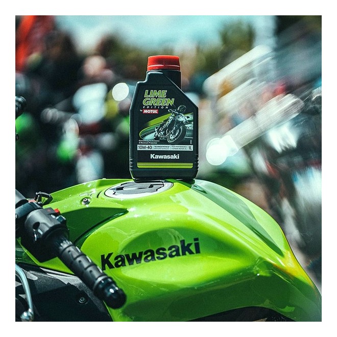 Huile Motul Kawasaki Lime Green 10W40 (4 litres) | Moto Shop 35