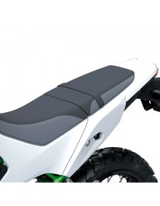 Selle arrière basse "style rallye" 99994227077S Kawasaki KLE500 (2026) | Moto Shop 35